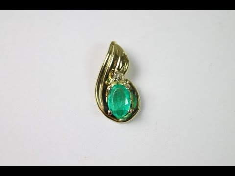 Beautiful Dark Fire Green Colombian Emerald & Diamond Ladies Gold Pendent 0.45ct