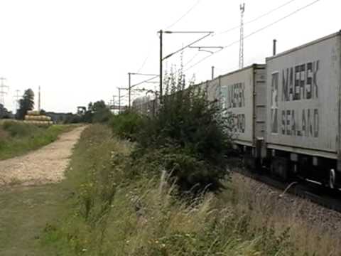 66504 plus clag on 4E22 Felixstowe to Leeds Freightliner.