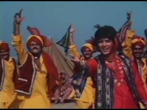 Poster aankho me kaajal maathe pe pasina