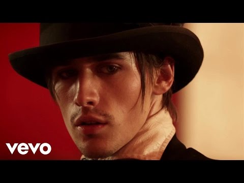 Video Love Me Chase Me de Reeve Carney