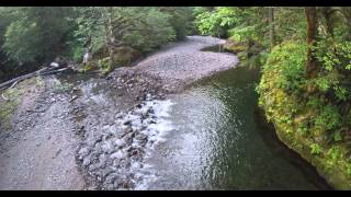 preview picture of video 'rapids on South Santiam River, 4k'