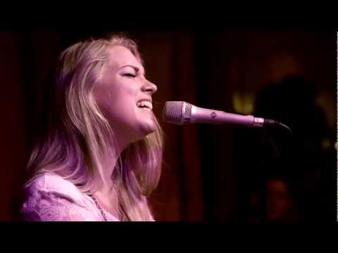 Lylit - Choose, live @ Neruda