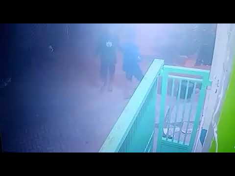 Maling sandal tertangkap CCTV