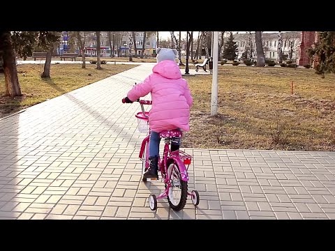 Bike lanes on busy streets considered safer than neighborhood roads, say parents