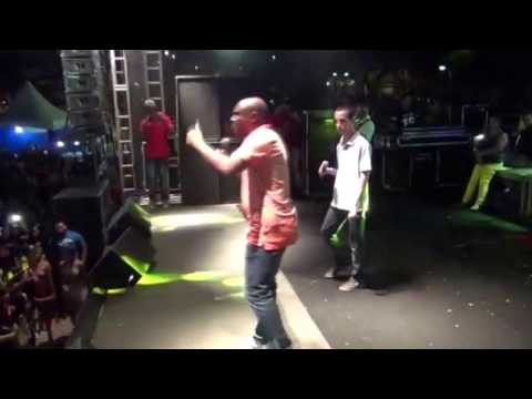 Irmão Lázaro e Jonathas Chaves cantando eu te amo tanto no Jesus vida verão em Itapetinga-BA 2016