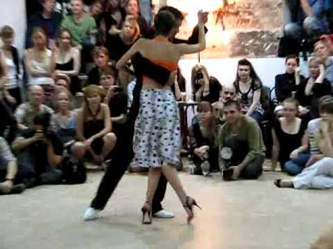  Rodrigo Palacios  and  Agustina Berenstein  are  dancing  to  the  vals  "  Lo Que Vieron Tus Ojos  "  by  Francisco Lomuto