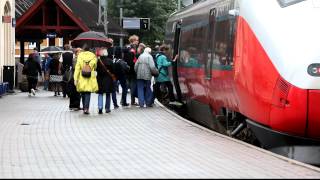preview picture of video 'Jernbanestasjonen i Fredrikstad - påstigning tog til Oslo S'