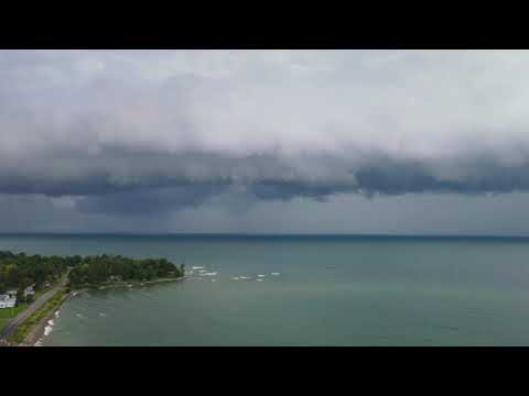 Timelapse Captures Spectacular Shelf Cloud Moving in Over Lake Ontario