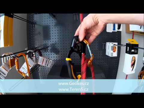 Petzl Rollclip - carabiner with integrated pulley - quick review