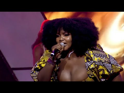 Queen Jasper singing Ojuelegba by WizKid in the Voice Nigeria Finale. 