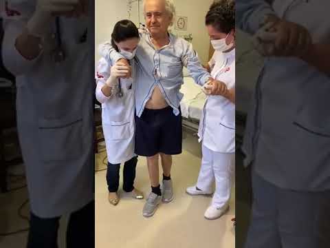 Adilton Sachetti dá os primeiros passos após dias na UTI em São Paulo; Veja o vídeo
