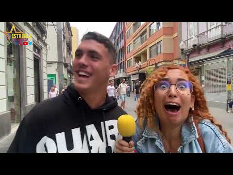 TU PRIMER BESO││BESOS ROBADOS