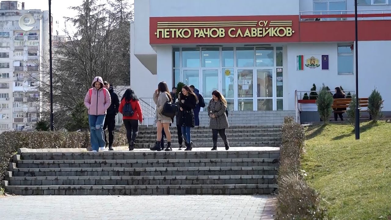 Час по история с урок за 3-ти март в специален за целта кабинет