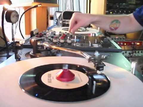 DJ Osmose mixing Hip-Hop 45's vinyl GREAT AUDIO