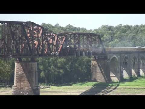 Union Pacific 4014 Crossing the Thebes Bridge