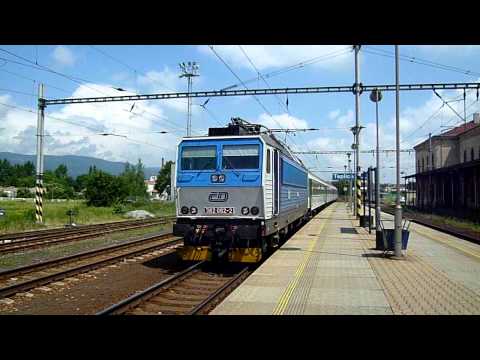 R 610 "Karlex" přijíždí do stanice Teplice v Čechách