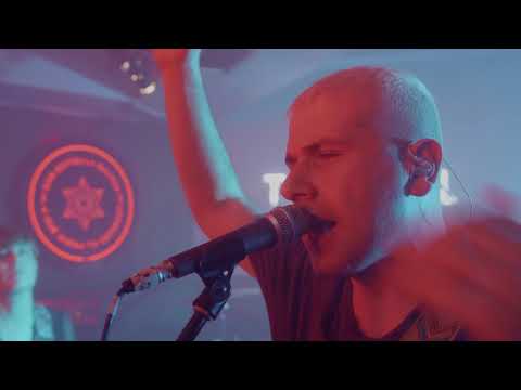 Triángulo de Amor Bizarro, Vixiantes Do Espello - No Surrender Series SON Estrella Galicia