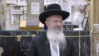 הגאון הרב אברהם יוסף שליט"א יהיה שלחנו ערוך ומטה מוצעת ומפה פרוסה ויברך הגפן סימן רפט (הרב אברהם יוסף) - התמונה מוצגת ישירות מתוך אתר האינטרנט יוטיוב. זכויות היוצרים בתמונה שייכות ליוצרה. קישור קרדיט למקור התוכן נמצא בתוך דף הסרטון