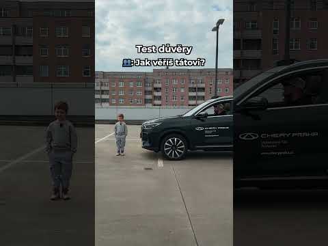 S kym by sis zahrál tenhle test důvěry? 😜 #honzaauer #auerovi #potetovanejtata #cherypraha