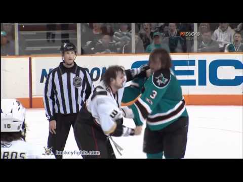 Aaron Voros vs Douglas Murray Oct 30, 2010 - Anaheim feed