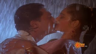 Aishwarya wet body deep navel ass show lip kiss ho