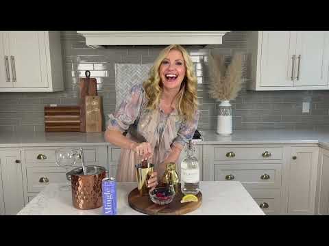 Mingle Bellini Cocktail: mix your Mingle Blackberry Hibiscus Bellini for a light Cocktail!