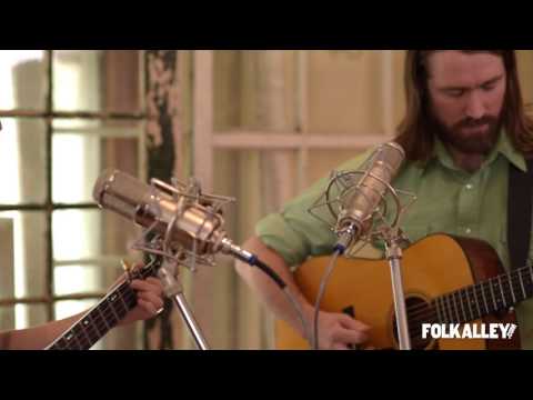 Folk Alley Sessions: Red Tail Ring - "Wondrous Love/Lay Aside Your Crown"