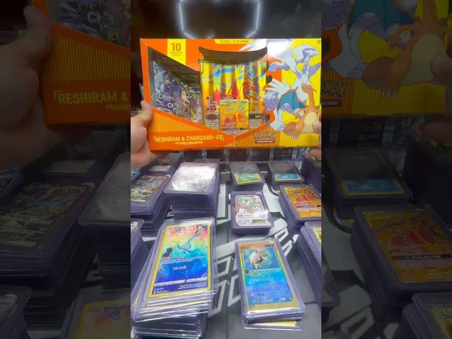 Vídeo relacionado con Tarjetas Pokémon Jumbo XXL, cartas GX, V, EX, Extra Near Mint Protection, tarjeta promocional en inglés (Reshiram & Charizard GX SM247)