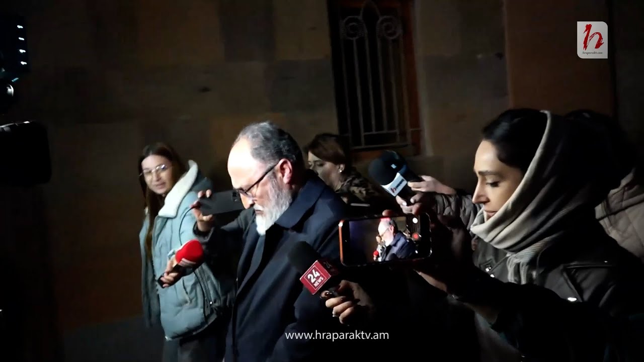 Արտակ սրբազանը դուրս եկավ Վեհարանից եւ գլխիկոր հեռացավ