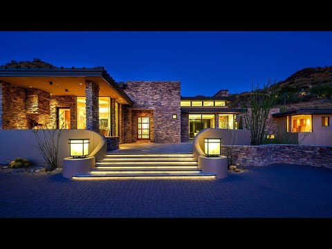 $4,950,000! Desert contemporary home in Scottsdale offers the ultimate in privacy and exclusivity
