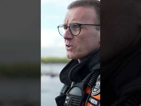 Feuerwehr im Einsatz: Personenfund in der Elbe | SPIEGEL TV Shorts