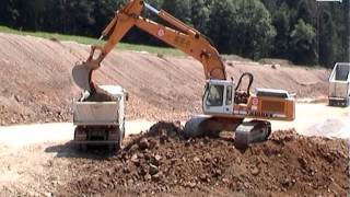 preview picture of video 'LIEBHERR R954 & Dump Trucks / Fa. Streicher,  A6 Wernberg-Köblitz, Germany, 02.06 2003.'