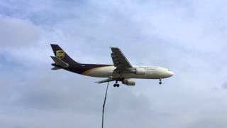 preview picture of video 'UPS Airbus A300 Landing At Worldport'