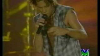 Download lagu Bon Jovi - Bed Of Roses (Live at Milan 1993 with audio replaced) mp3