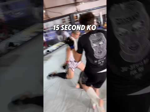 How to defend leg kicks#mma #boxing #ufc #muaythai #kickboxing #combatsports