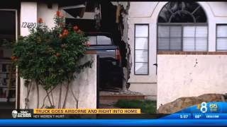 preview picture of video 'Pickup Truck Flies Into Rancho Penasquitos Home - Nov 14, 2014'