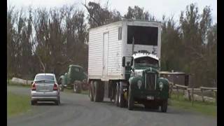 preview picture of video 'BEAUTIFUL B-MODEL MACK TRUCK HEADS HOME FROM THE ECHUCA TRUCK SHOW 2010'