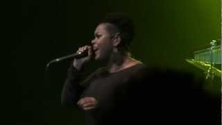 Jill Scott - Rolling Hills (Live @ Le Bataclan, Paris) [2011-12-06]