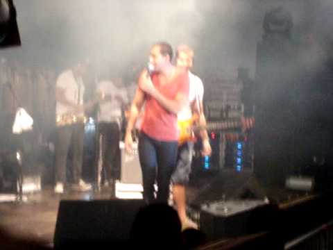 Banda Oito7nove4 no Mucuripe Club- Fortaleza. Os filhos de Bell Marques detonando.