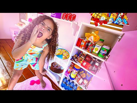 COMPREI TUDO PARA A MINI GELADEIRA DA MINHA CASINHA!