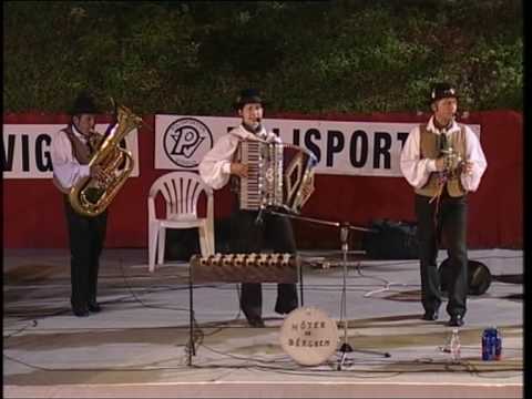 il gruppo folk Noter de Bèrghem canta "Me compare Giacometo"