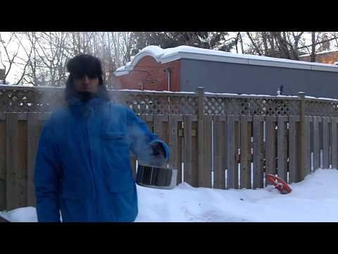 Expérience : L'eau bouillante retombe en glace