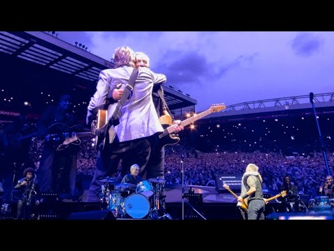 Bruce Springsteen brings out Paul McCartney in Liverpool - 07/06/2025