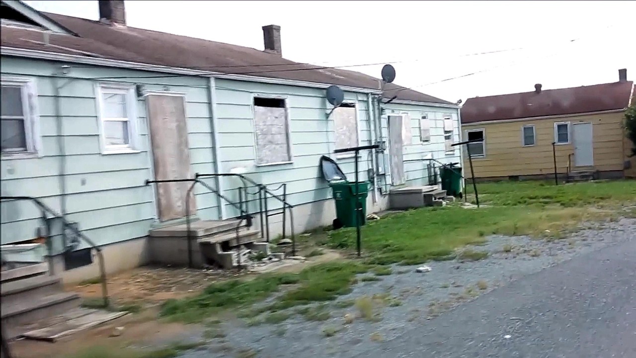 EXPLORING CHARLOTTE NORTH CAROLINA HOODS BEFORE COVID