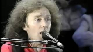 Gilbert O'Sullivan - Where Peaceful Waters Flow (Live)