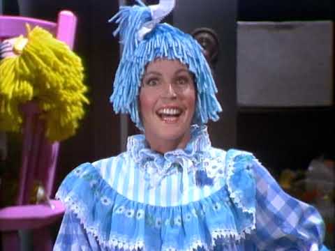 Helen Reddy - Blue (The Carol Burnett Show / 1977 / HQ)