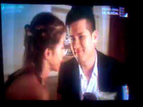 TORBELLINO  -  Marcos y patricia se besan