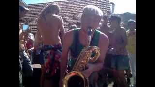 preview picture of video 'Amfifanfare Guca francuski trubaci'