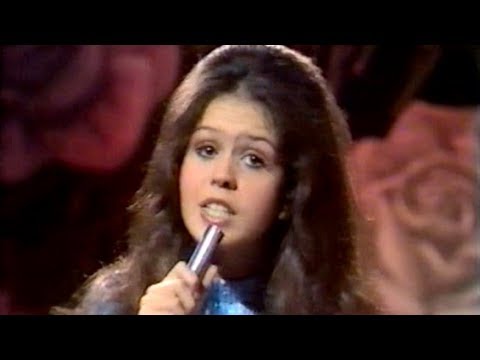 Marie Osmond - "Paper Roses" (Live)