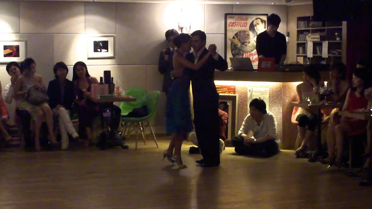 Roxana Suarez & Sebastian Achaval ~~~ Tango salon.
